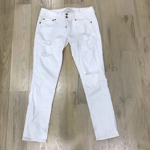 American Eagle White Distressed Skinny Jean- 6